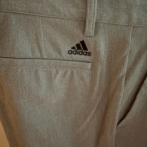 Men’s Adidas textured grey golf shorts. Brand new. Size 36 - Picture 2 of 2